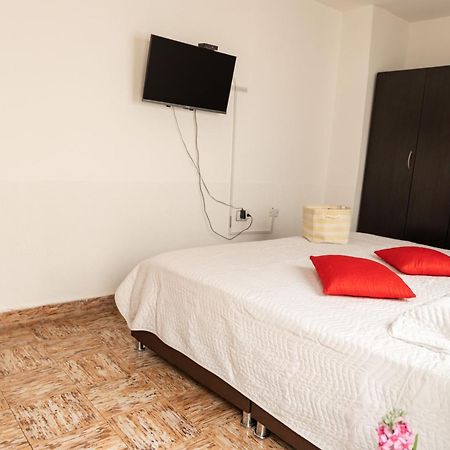 Komodo Alojamiento- Hostal Autoservicio, Ubicado Cerca Al Centro Historico - Bano Privado, Wifi , Cama 2X2 Y Agua Caliente Y Cocina Compartida Popayan Esterno foto