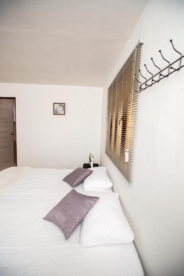 Komodo Alojamiento- Hostal Autoservicio, Ubicado Cerca Al Centro Historico - Bano Privado, Wifi , Cama 2X2 Y Agua Caliente Y Cocina Compartida Popayan Esterno foto