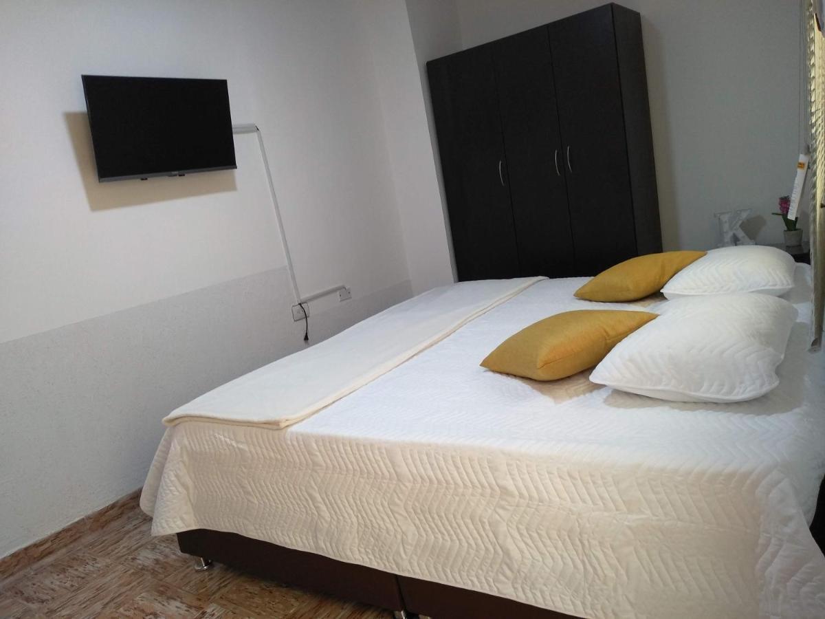 Komodo Alojamiento- Hostal Autoservicio - Ubicado Muy Cerca Al Centro Historico -Habitaciones Con Bano Privado, Wifi , Cama 2X2 Popayan Esterno foto