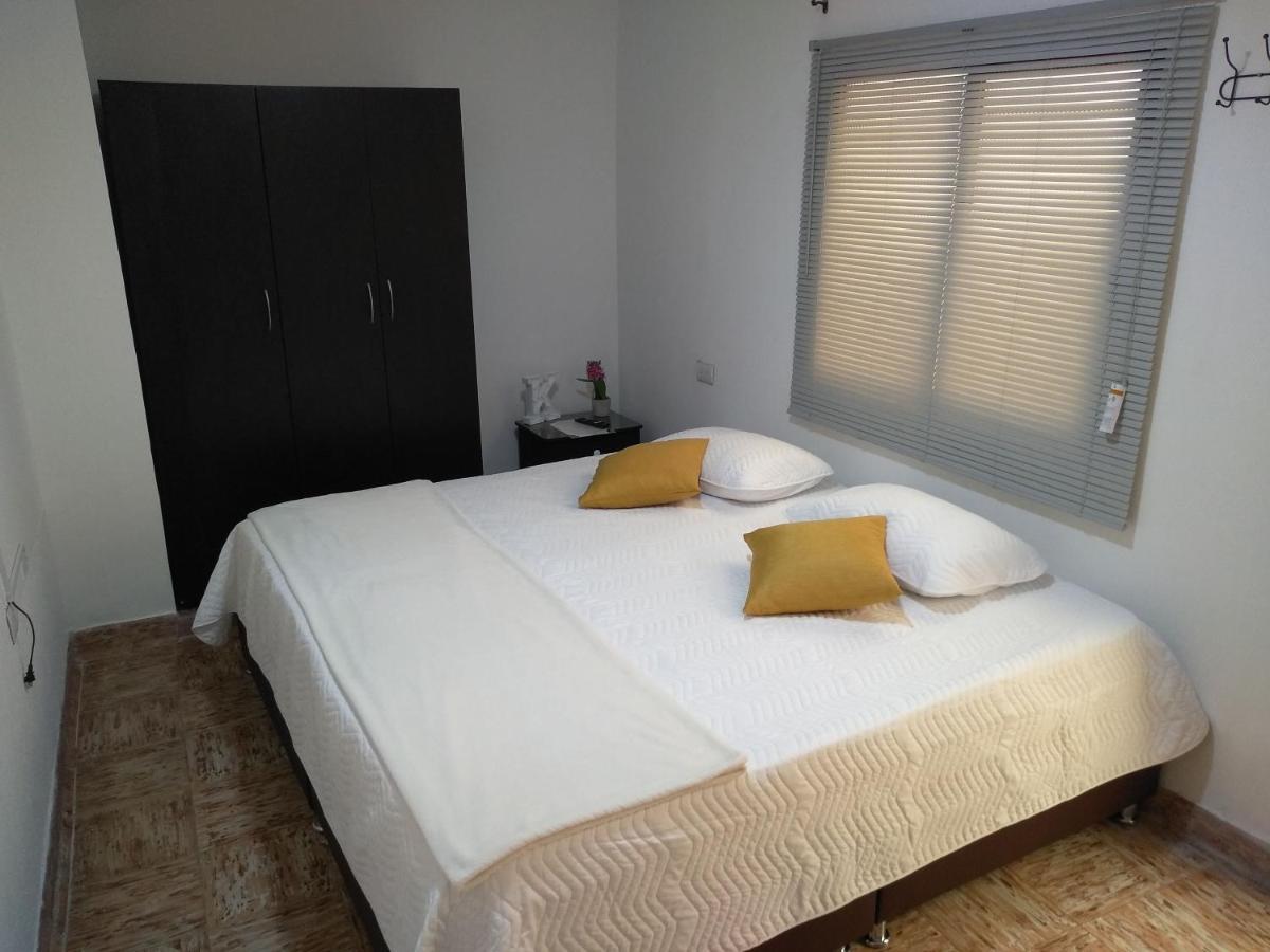 Komodo Alojamiento- Hostal Autoservicio, Ubicado Cerca Al Centro Historico - Bano Privado, Wifi , Cama 2X2 Y Agua Caliente Y Cocina Compartida Popayan Esterno foto