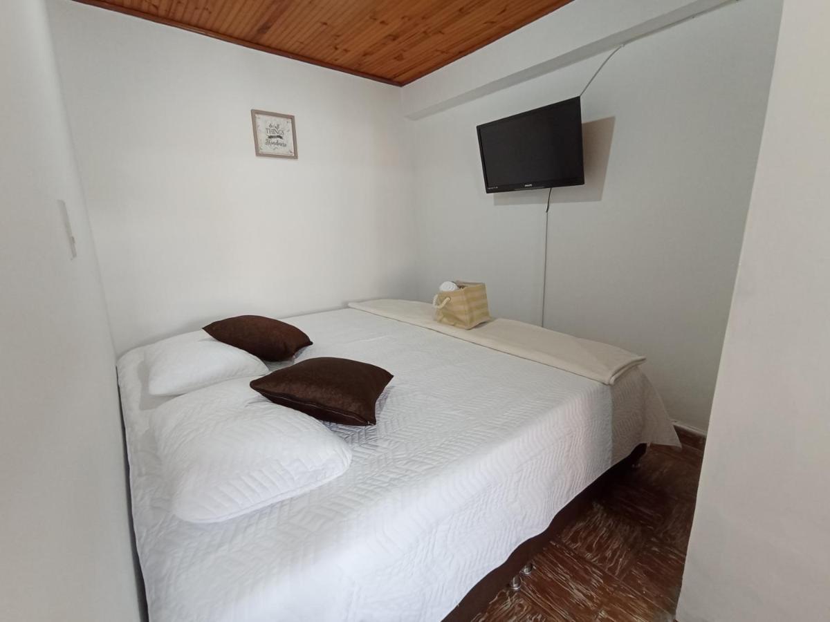 Komodo Alojamiento- Hostal Autoservicio - Ubicado Muy Cerca Al Centro Historico -Habitaciones Con Bano Privado, Wifi , Cama 2X2 Popayan Esterno foto