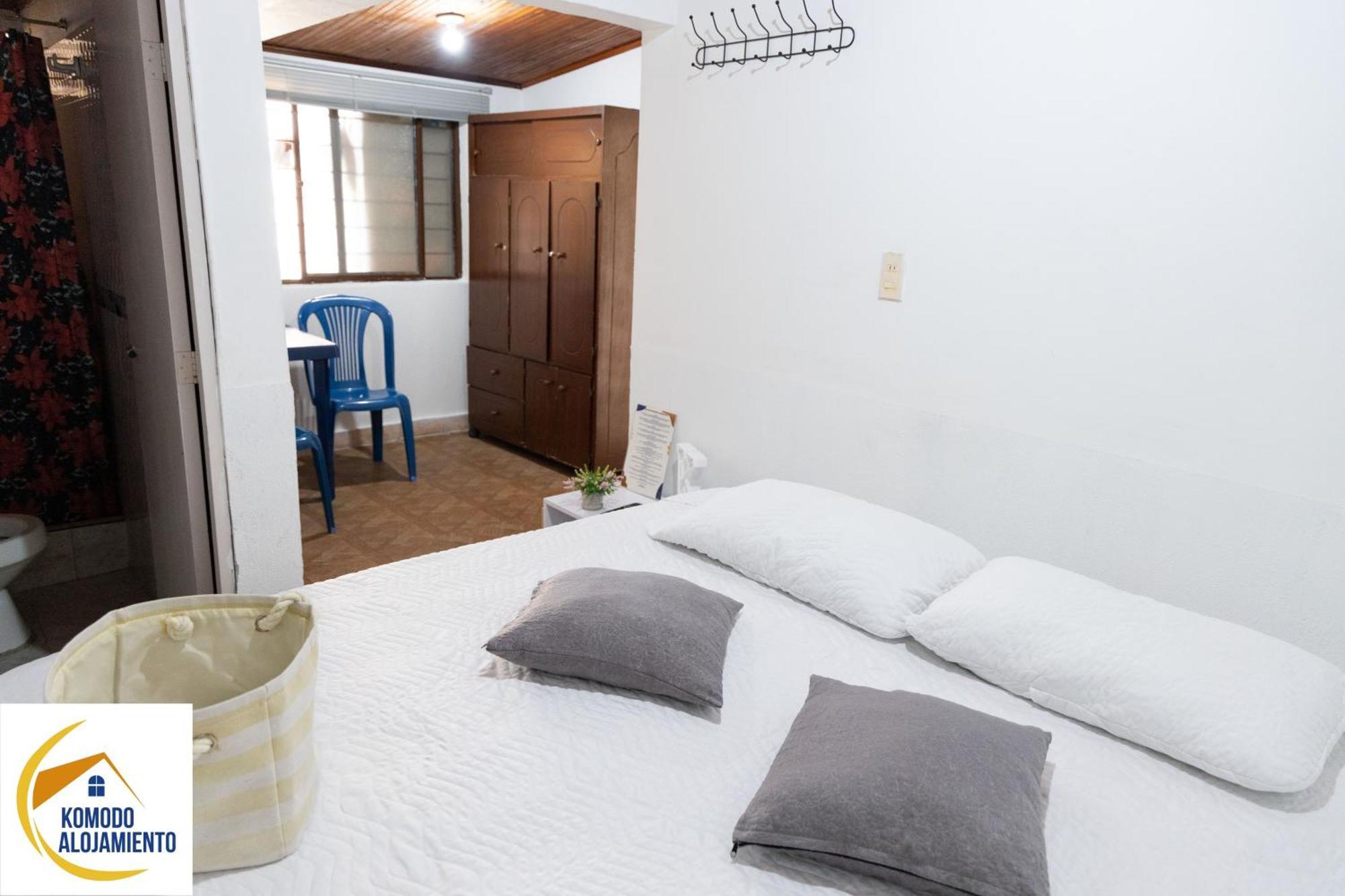 Komodo Alojamiento- Hostal Autoservicio - Ubicado Muy Cerca Al Centro Historico -Habitaciones Con Bano Privado, Wifi , Cama 2X2 Popayan Esterno foto