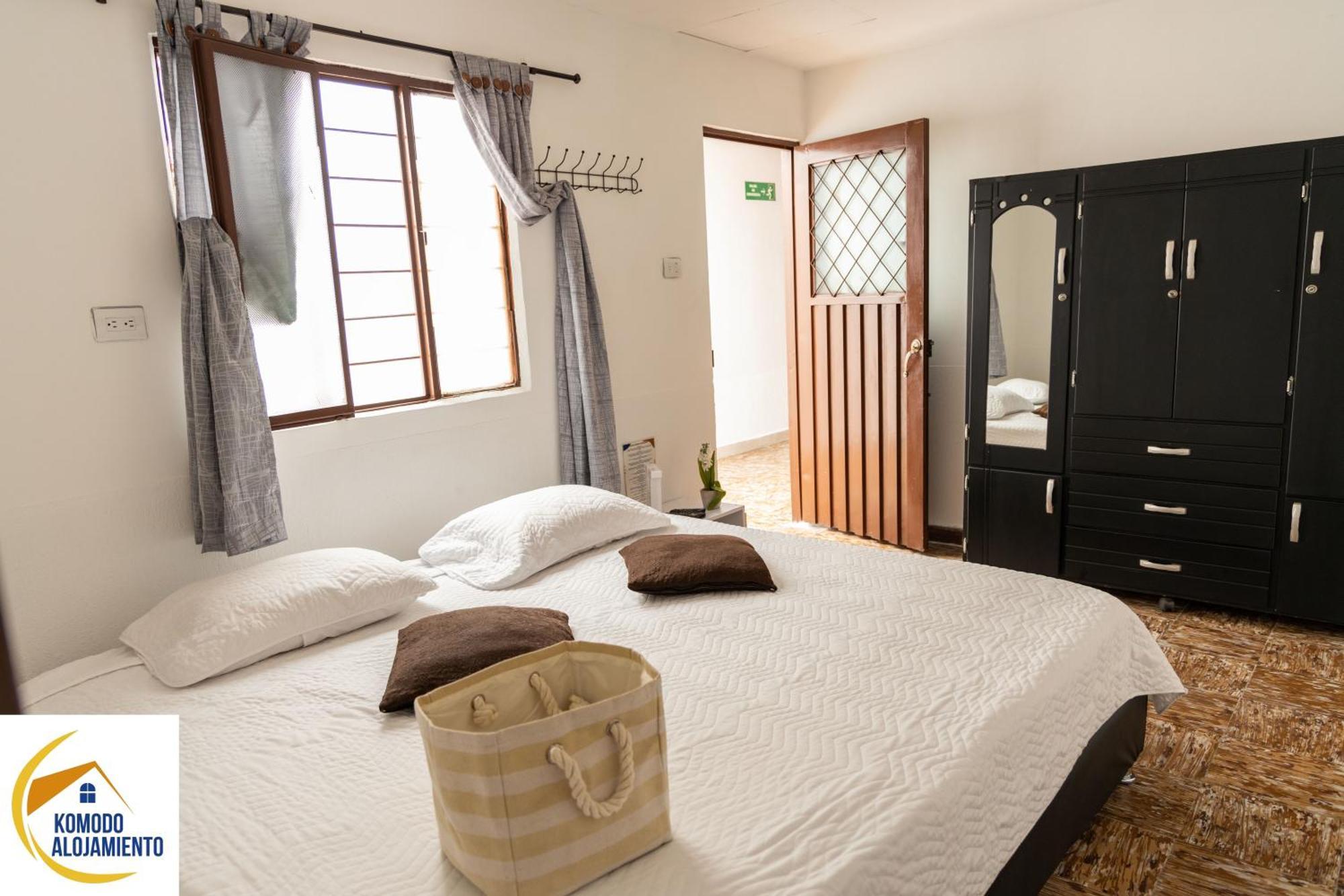 Komodo Alojamiento- Hostal Autoservicio - Ubicado Muy Cerca Al Centro Historico -Habitaciones Con Bano Privado, Wifi , Cama 2X2 Popayan Esterno foto