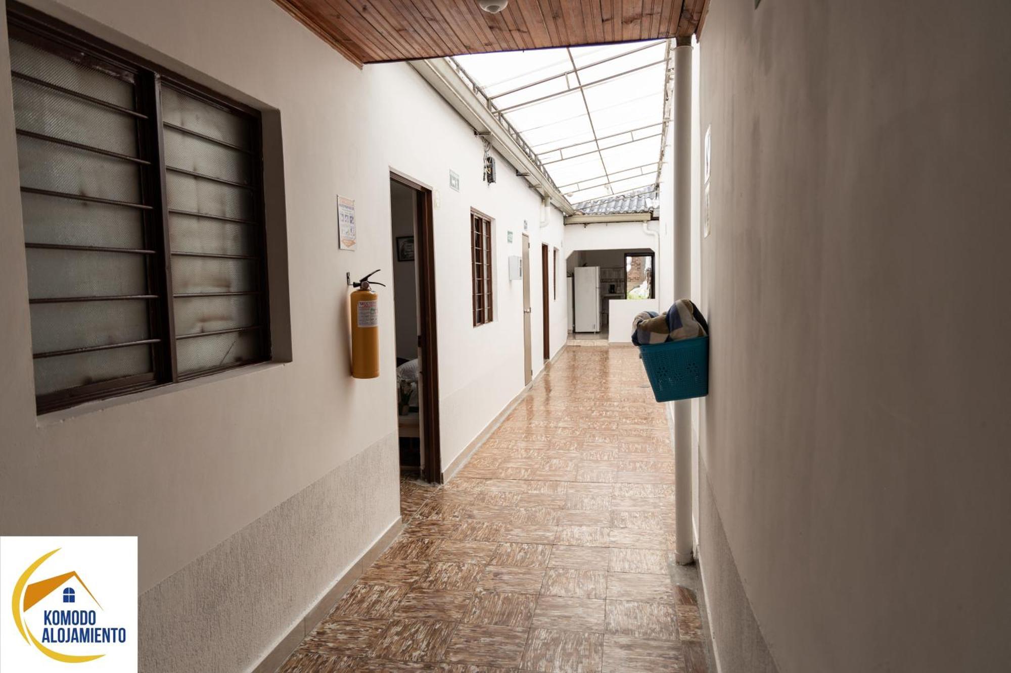 Komodo Alojamiento- Hostal Autoservicio, Ubicado Cerca Al Centro Historico - Bano Privado, Wifi , Cama 2X2 Y Agua Caliente Y Cocina Compartida Popayan Esterno foto